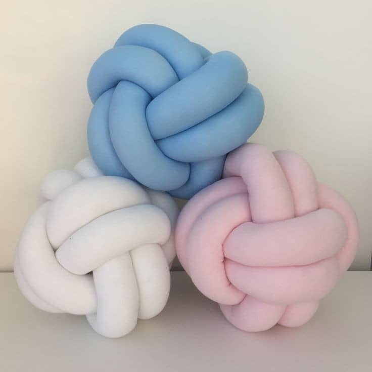 Knotted Pillows