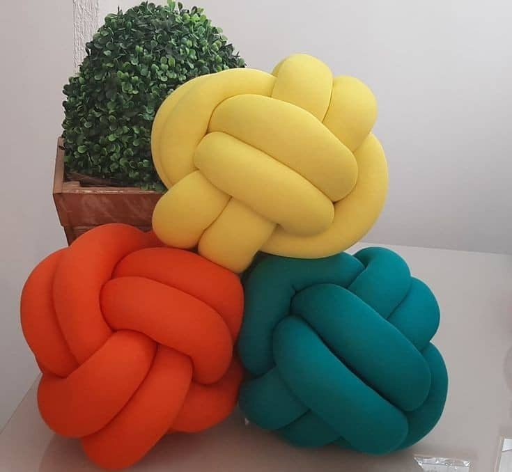 Knotted Pillows